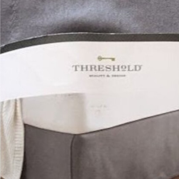 THRESHOLD Queen Gray Bed Skirt Lightly Used - Picture 3 of 7